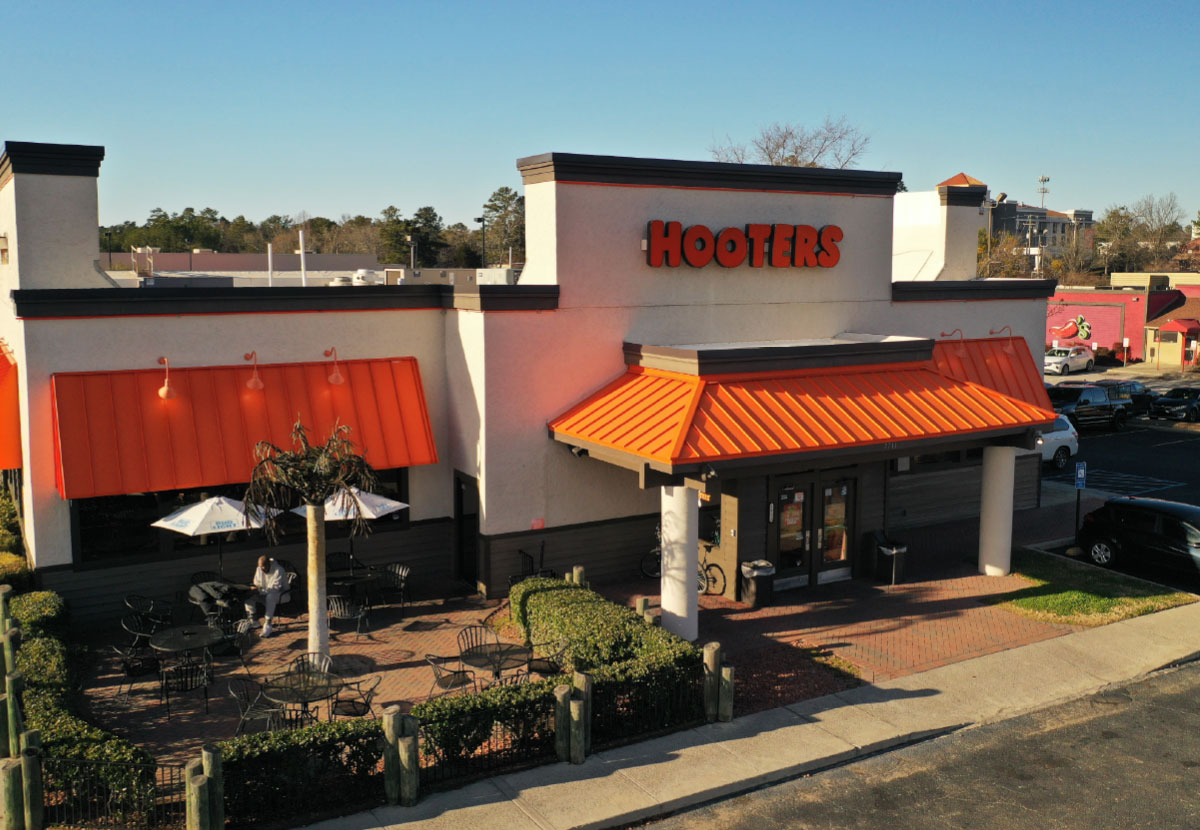 Hooters