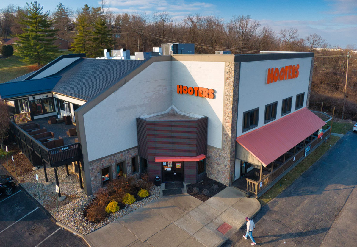 Hooters & Mango's